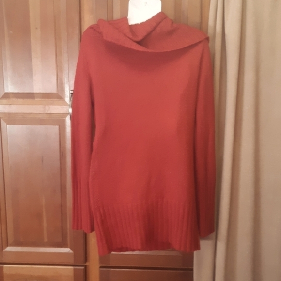 💃Woman's warm side street red turtle neck/cowl long sleeve sweater 💃 - Picture 4 of 9